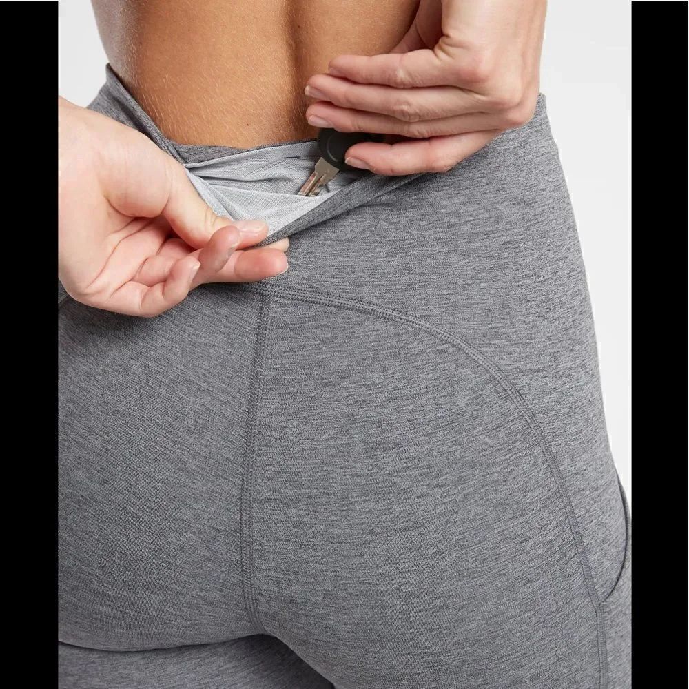Athleta Ultimate Stash Pocket Capri - Picture 5 of 8